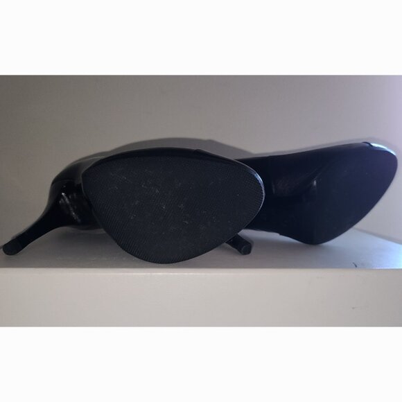 CHANEL 37 6/6.5 Black Patent Leather 2-Tone CC Metal Logo T-strap Mary Jane Pump - Picture 8 of 13